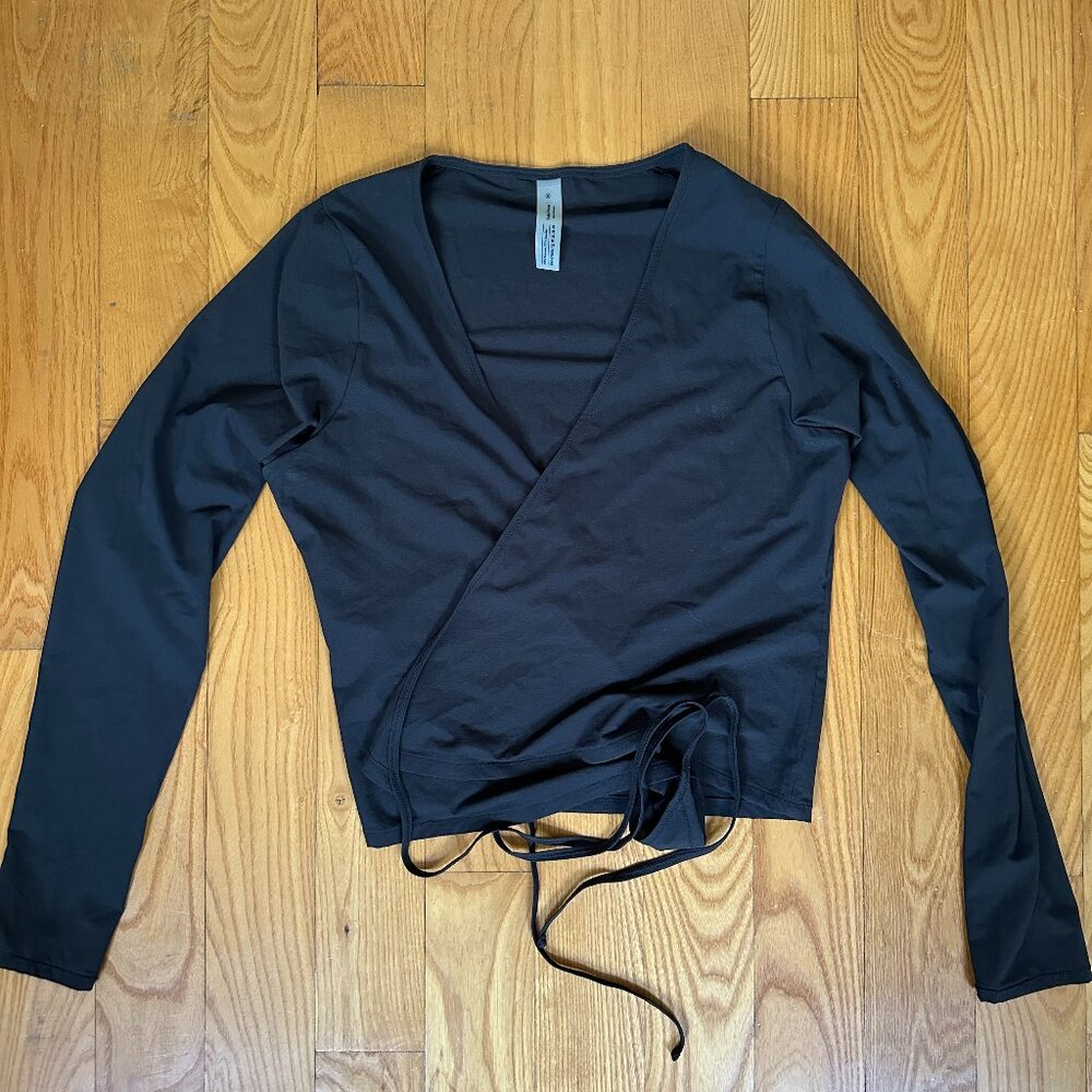 Outdoor Voices Tissue Weave black wrap top